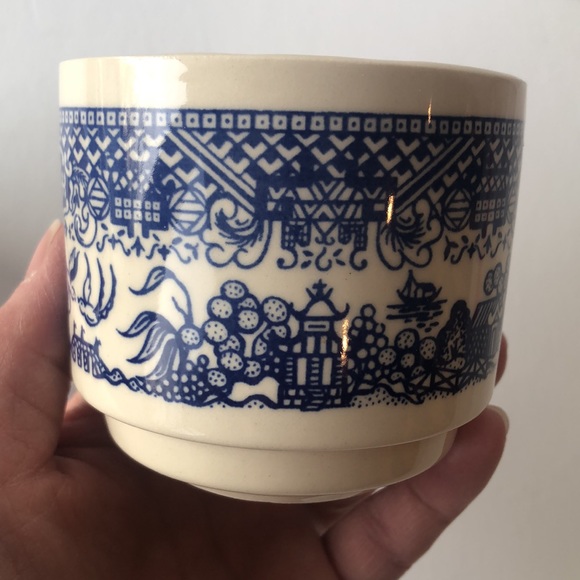 Vintage Pair Of Blue Willow Nesting Coffee Tea Mugs USA - Picture 6 of 16